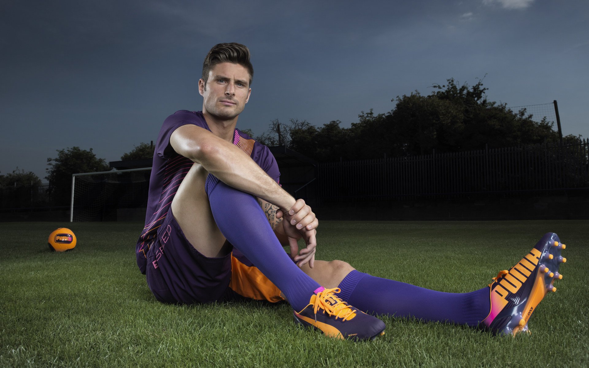 中国足球比赛节奏控制模型演示,足球运球节奏训练